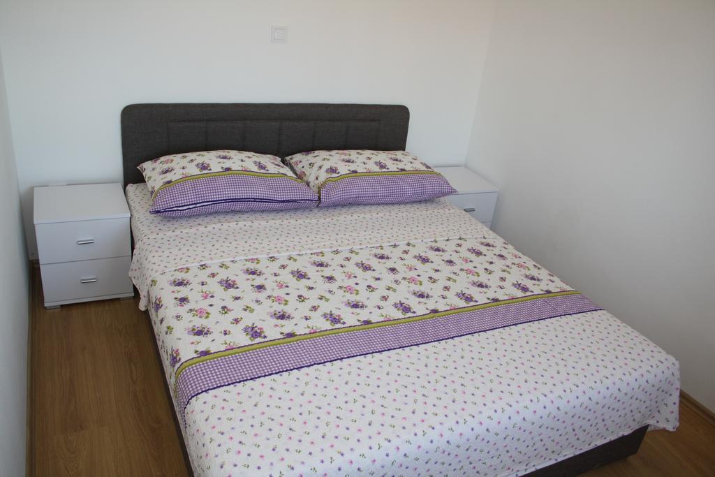 Apartments Suker โตรกีร์ ภายนอก รูปภาพ