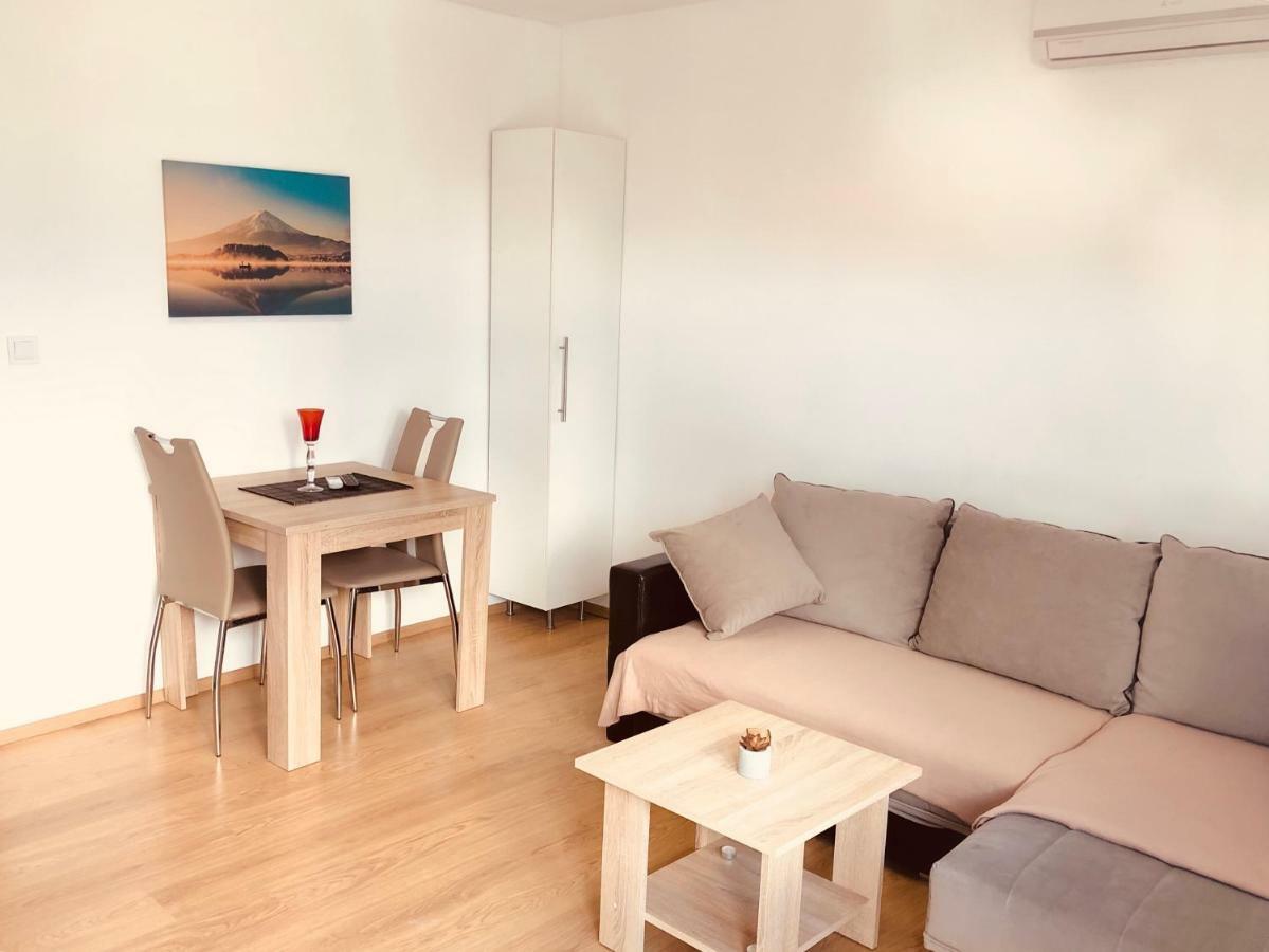 Apartments Suker โตรกีร์ ภายนอก รูปภาพ